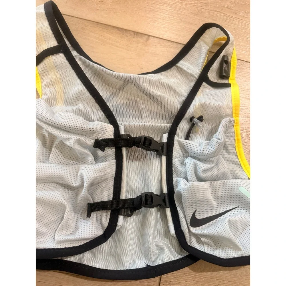 Nike Trail Running Vest Kiger 4.0 Grey Yellow Mesh Hydration Pack XS